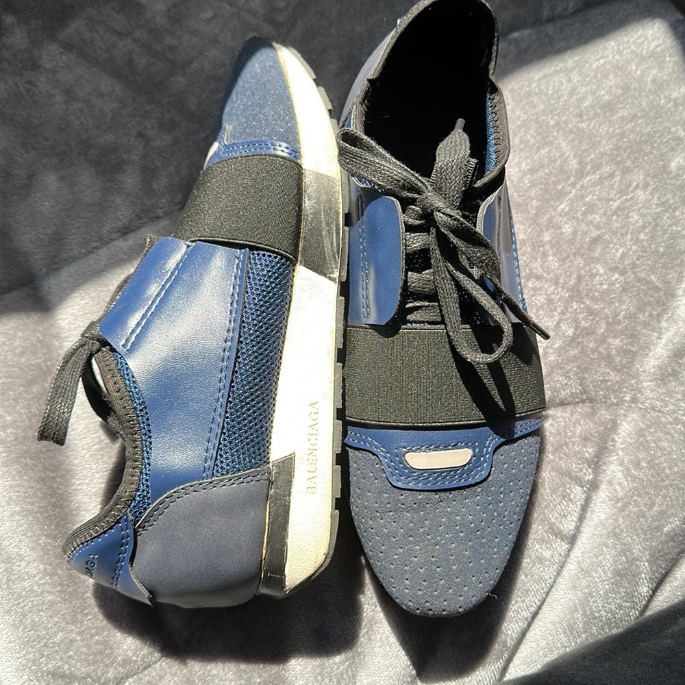 BALENCIAGA